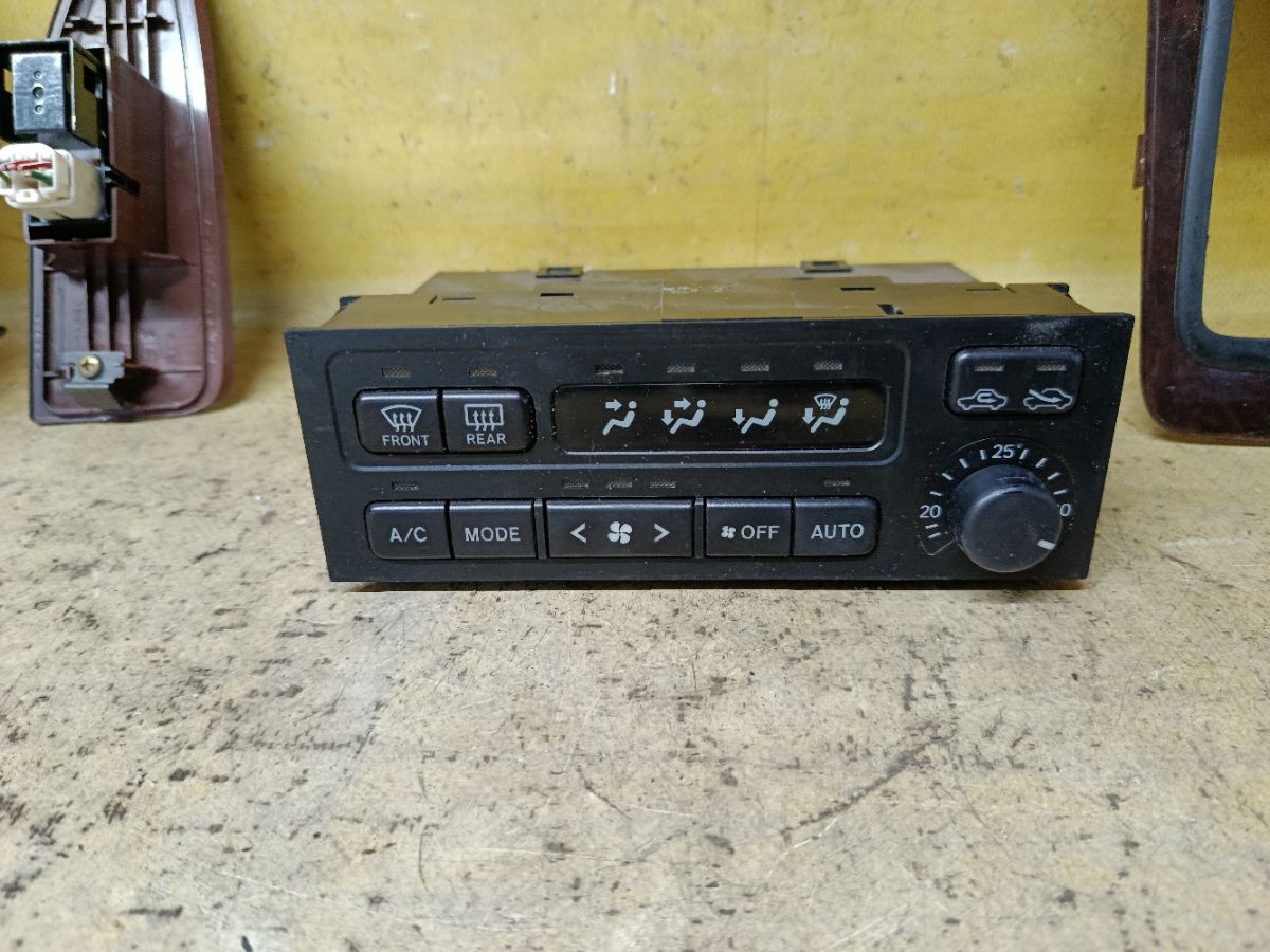 Консоль магнитофона на Toyota Mark Ii GX100 Фото 8