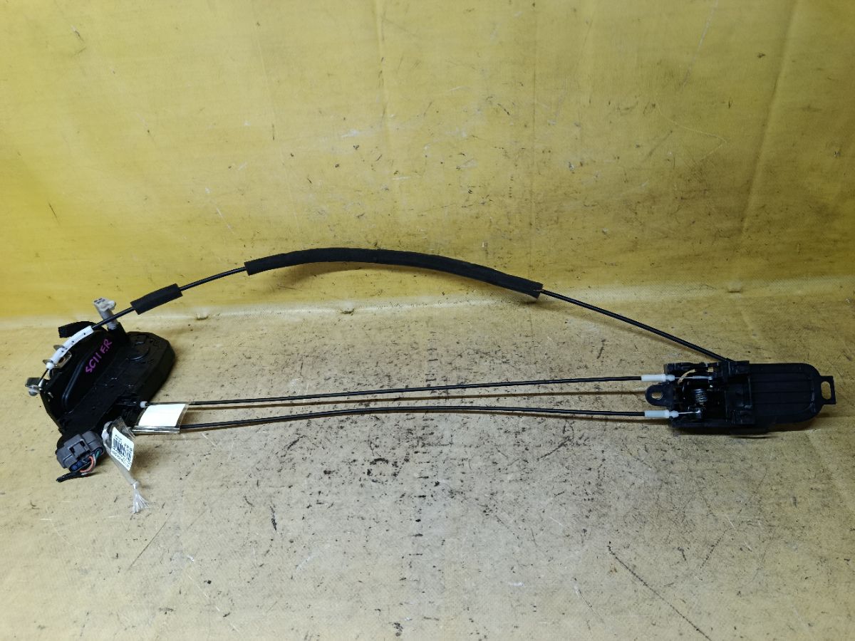 Замок двери на Nissan Tiida Latio SC11 Фото 1