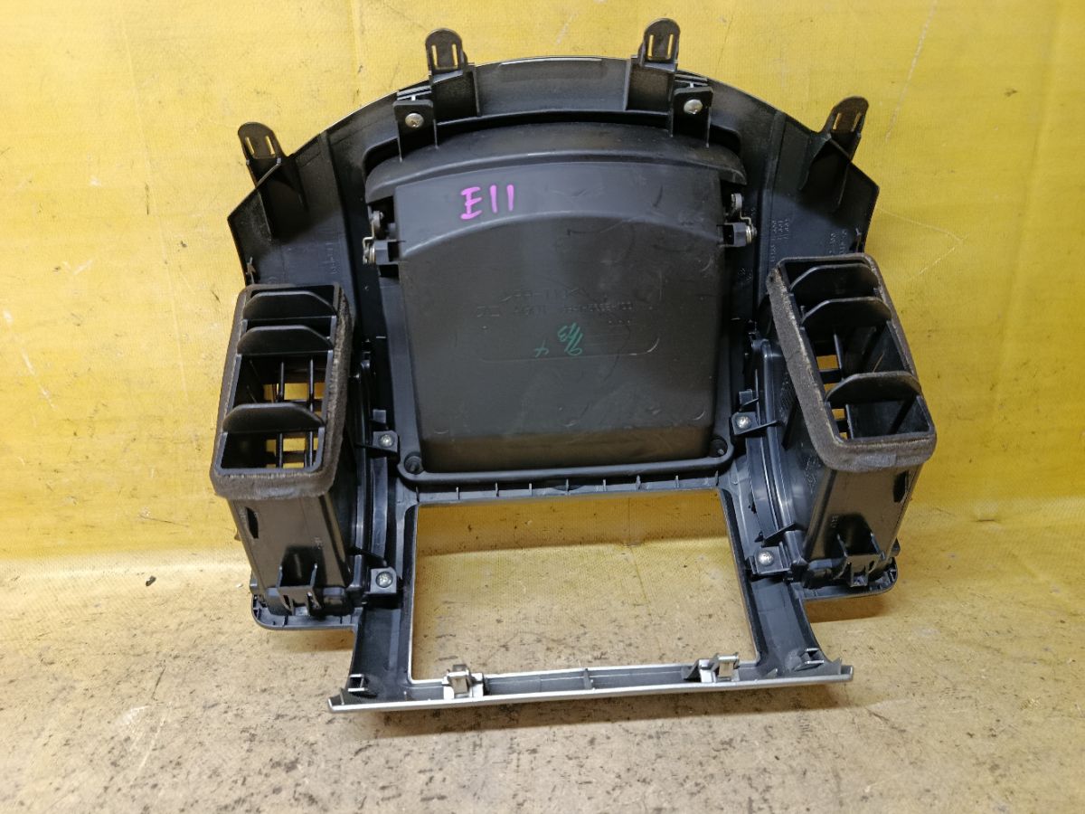 Консоль магнитофона 68260-1U600 на Nissan Note E11 Фото 3