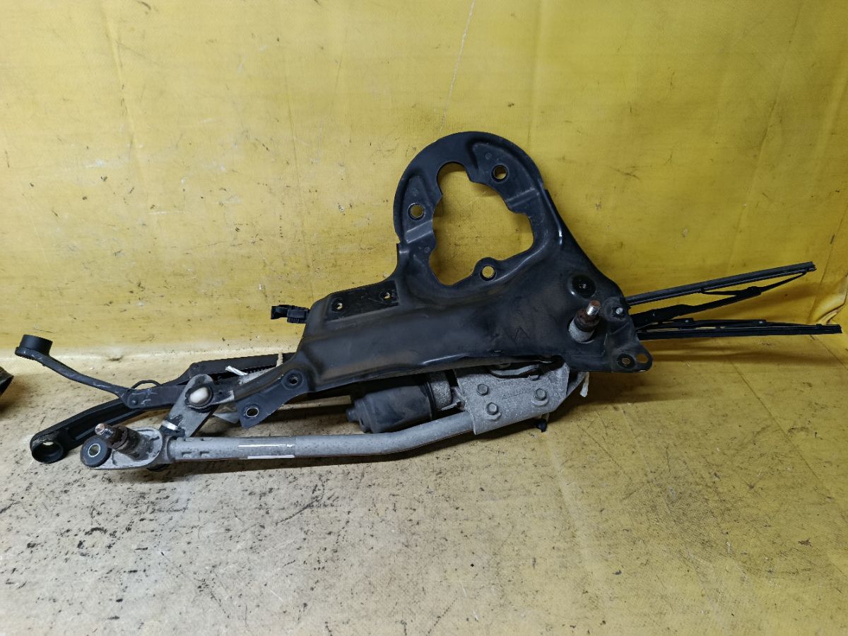 Мотор привода дворников на Mazda Verisa DC5W Фото 3