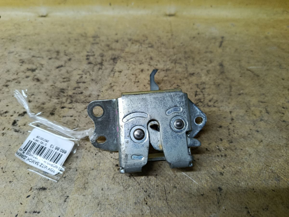 Замок двери на Toyota Vitz SCP10 Фото 2
