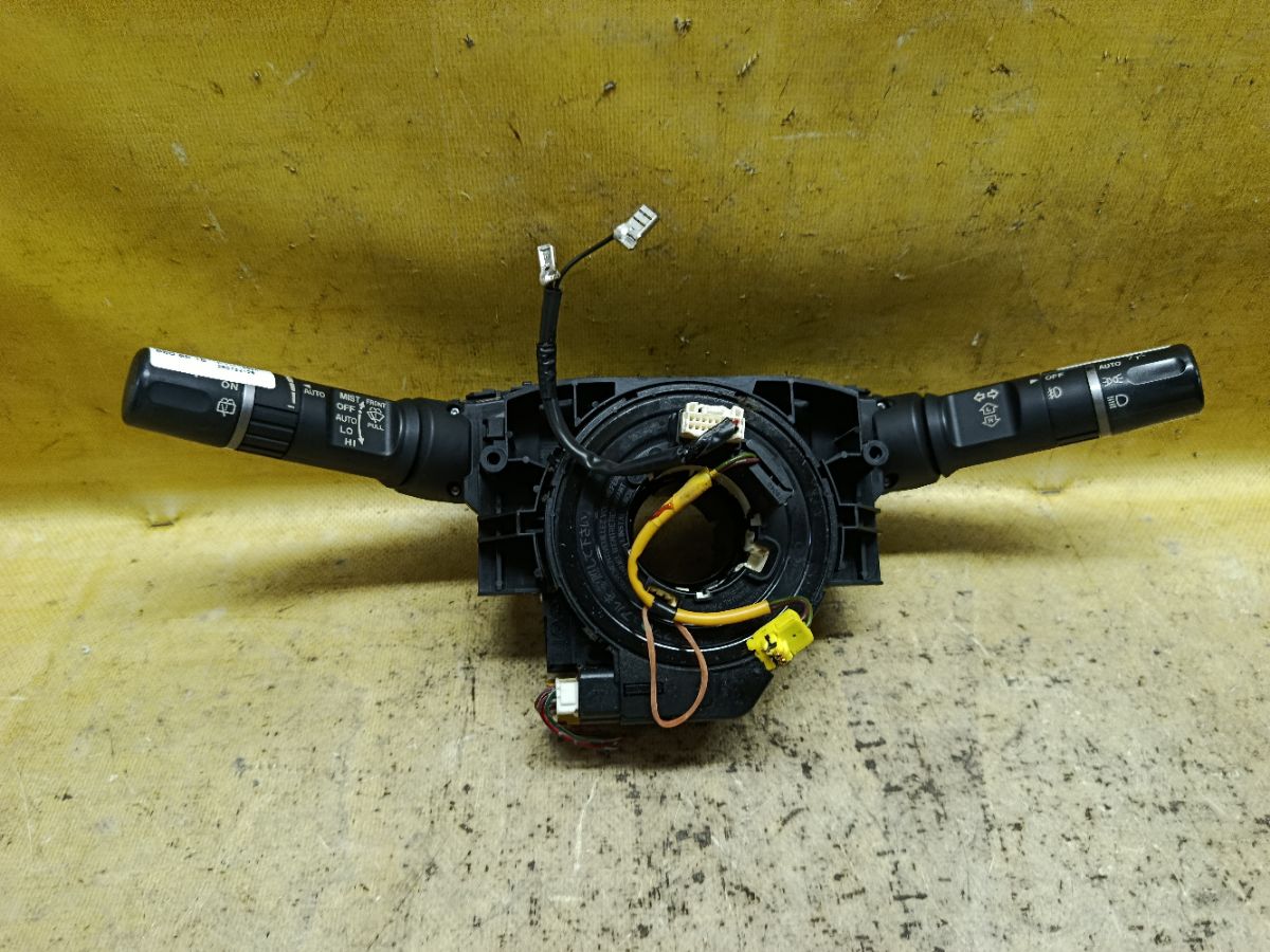 Переключатель поворотов D65166CS0, D65666122, D65266128, D65666120B на Mazda Demio DE3FS Фото 1