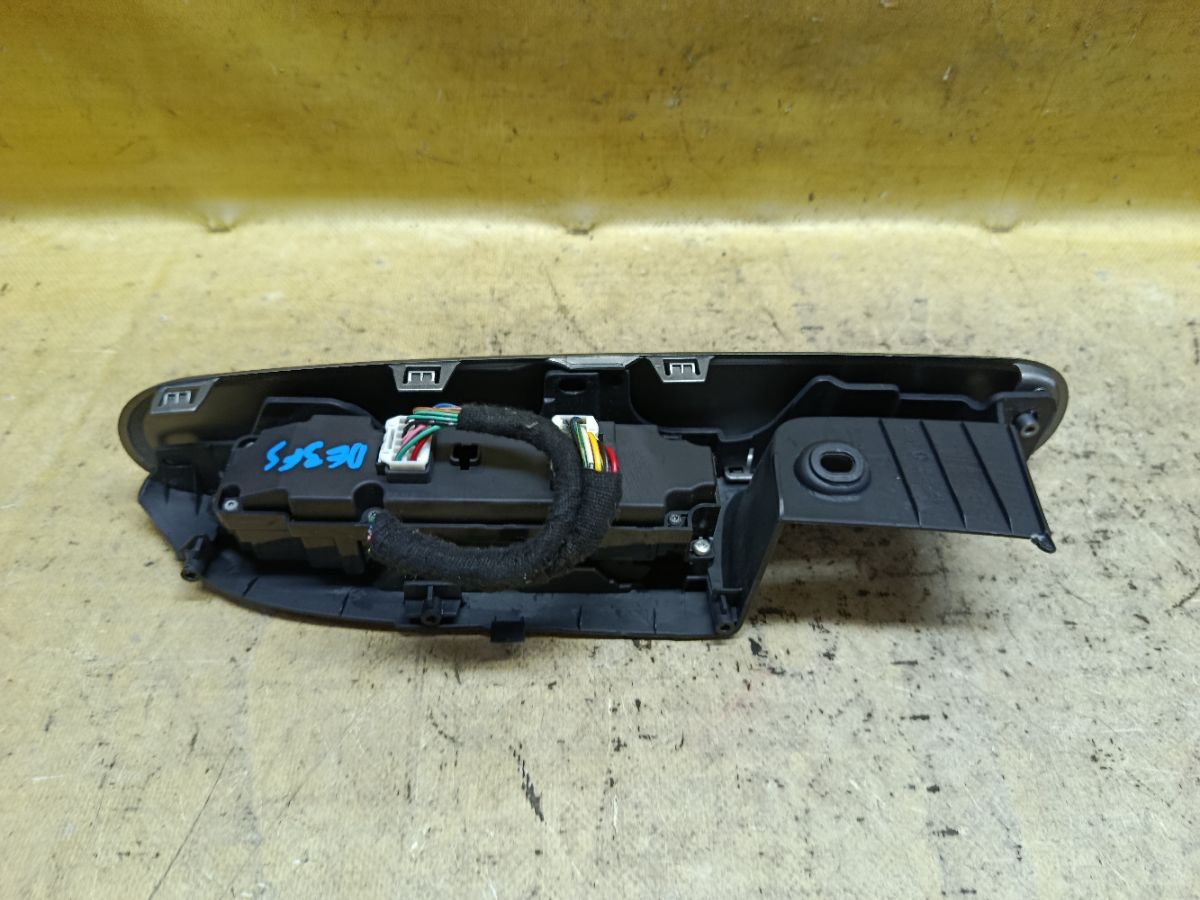 Блок упр-я стеклоподъемниками D65266350B на Mazda Demio DE3FS Фото 2