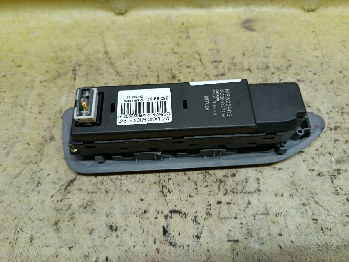 Блок упр-я стеклоподъемниками MR522903 на Mitsubishi Lancer Cedia Wagon CS5W Фото 2