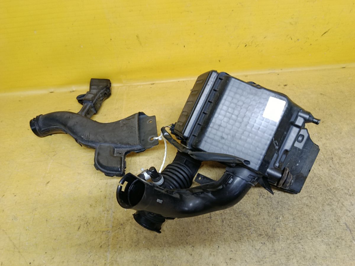 Корпус воздушного фильтра 16528ED000 на Nissan Wingroad Y12 HR15DE Фото 1