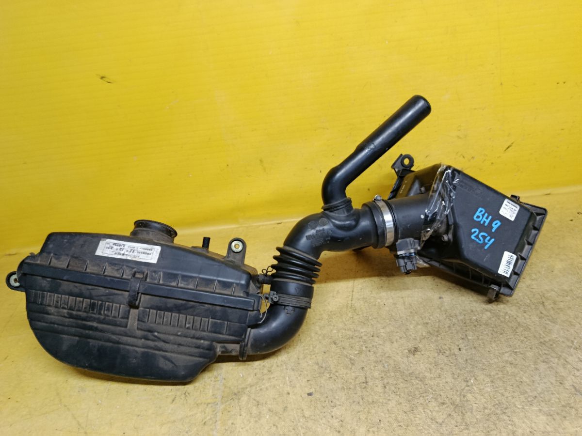 Корпус воздушного фильтра на Subaru Legacy Lancaster BH9 EJ254 Фото 1