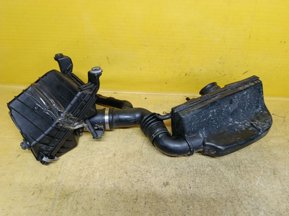 Корпус воздушного фильтра на Subaru Legacy Lancaster BH9 EJ254 Фото 3