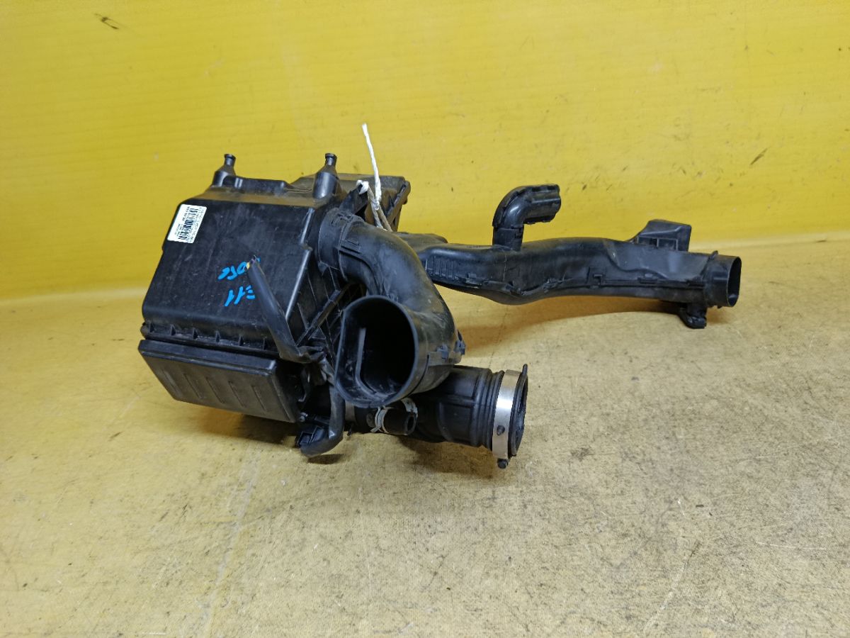 Корпус воздушного фильтра 16528ED000 на Nissan Note E11 HR15DE Фото 2
