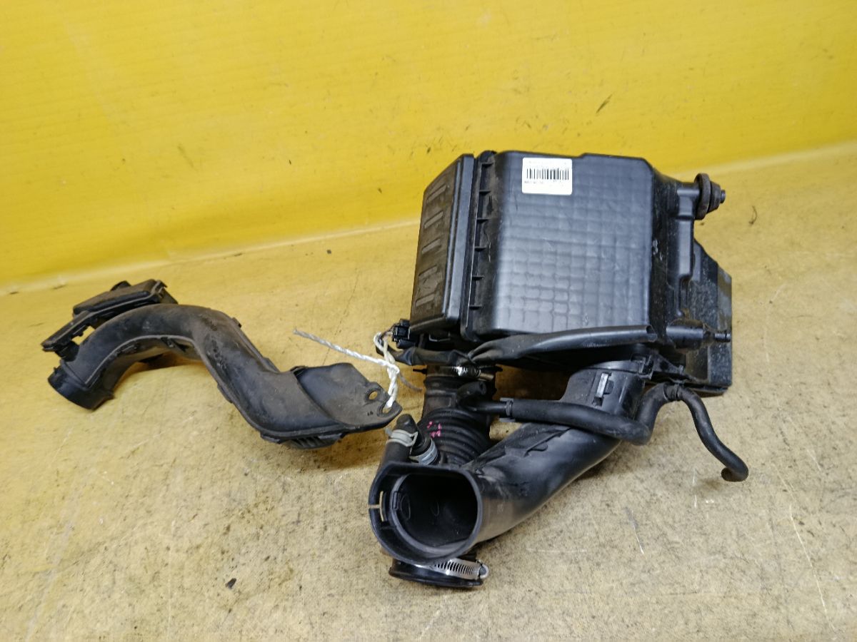 Корпус воздушного фильтра 16528ED000 на Nissan Note E11 HR15DE Фото 1