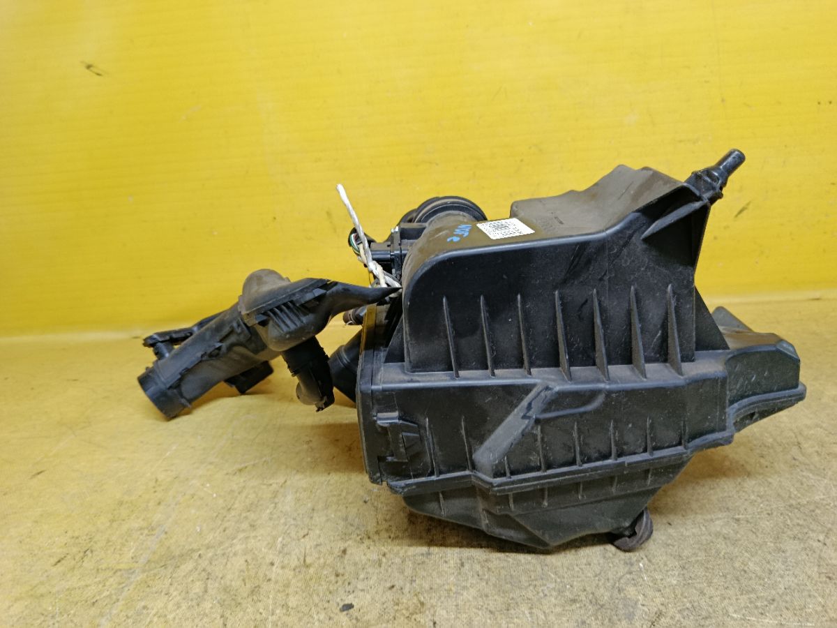 Корпус воздушного фильтра 16528ED000 на Nissan Note E11 HR15DE Фото 3