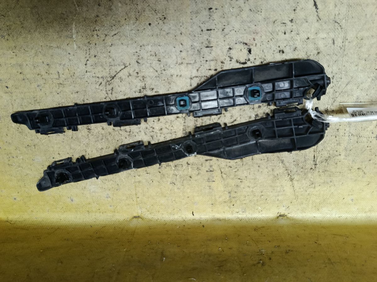 Крепление бампера 52155-48050, 52156-48050 на Toyota Harrier AVU65W Фото 1