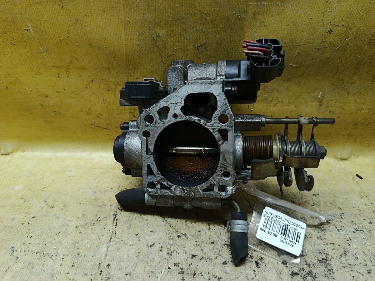 Дроссельная заслонка на Subaru Legacy Wagon BH5 EJ202 Фото 2