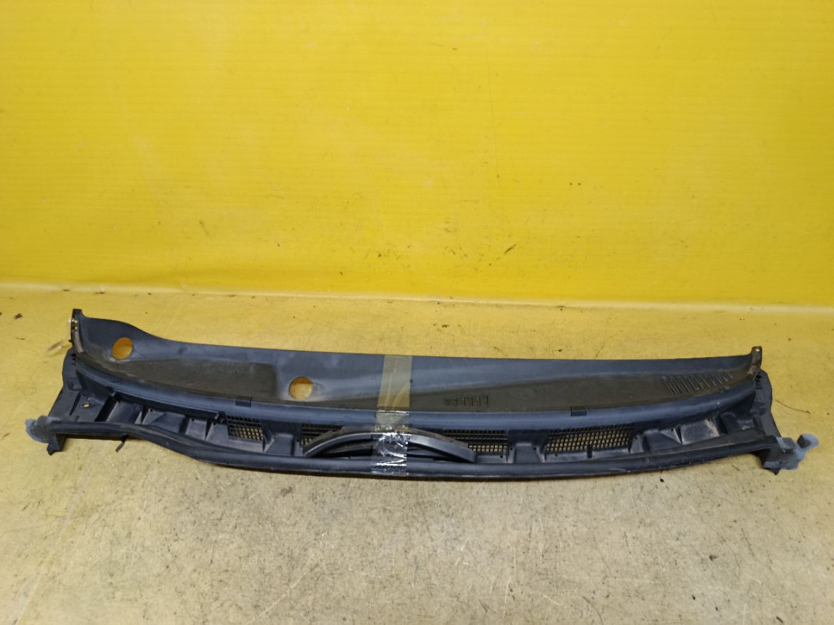 Решетка под лобовое стекло 66862-1U600 на Nissan Note E11 Фото 1