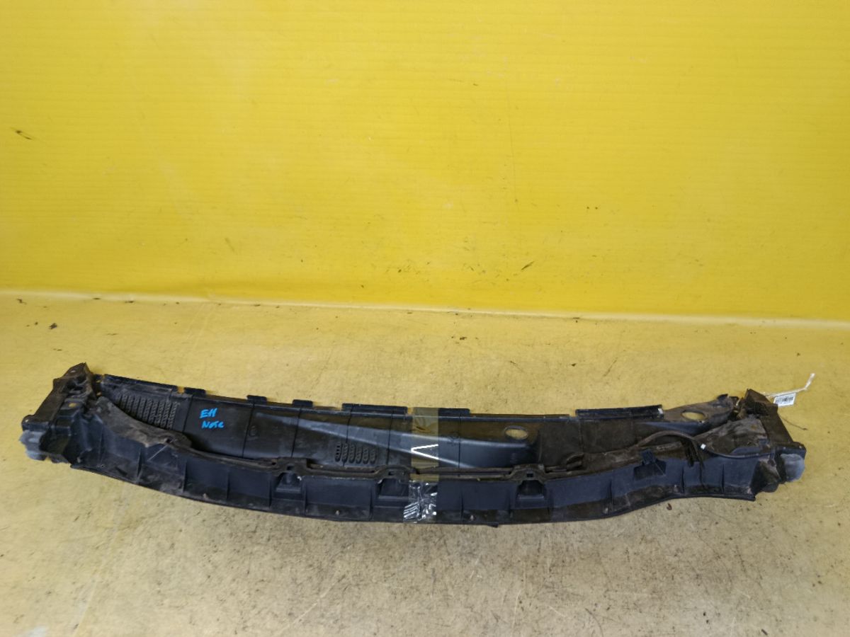 Решетка под лобовое стекло 66862-1U600 на Nissan Note E11 Фото 2