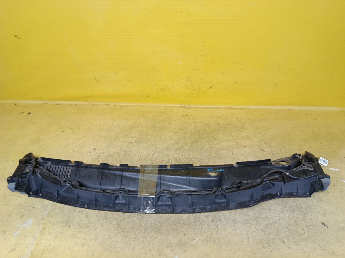 Решетка под лобовое стекло 66862-1U600 на Nissan Note E11 Фото 2