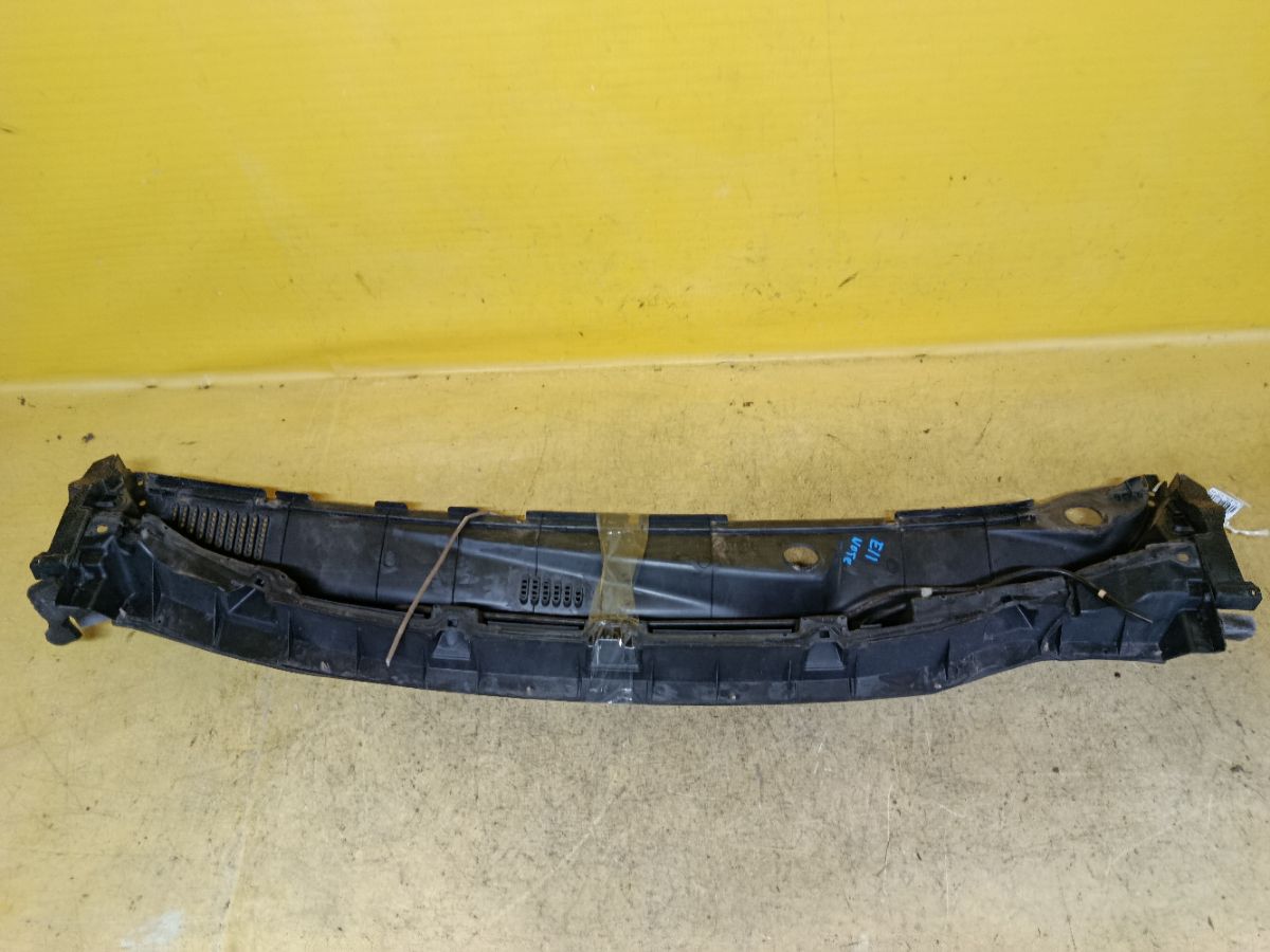 Решетка под лобовое стекло 66862-1U600 на Nissan Note E11 Фото 2