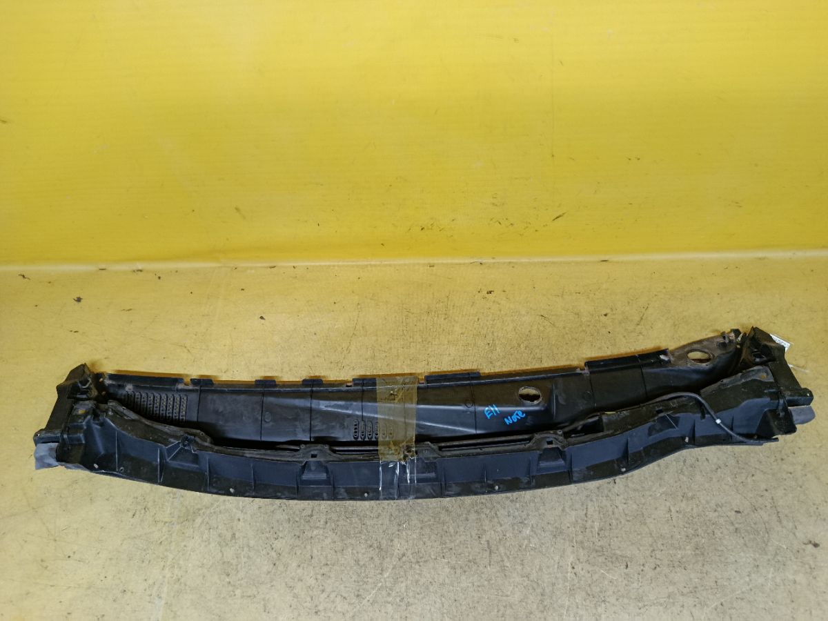 Решетка под лобовое стекло 66862-1U600 на Nissan Note E11 Фото 2