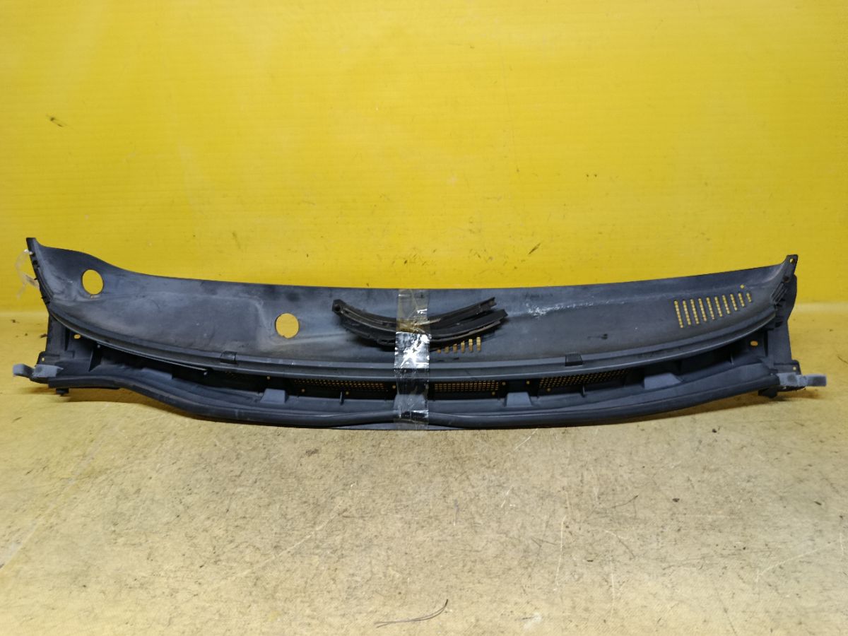 Решетка под лобовое стекло 66862-1U600 на Nissan Note E11 Фото 1