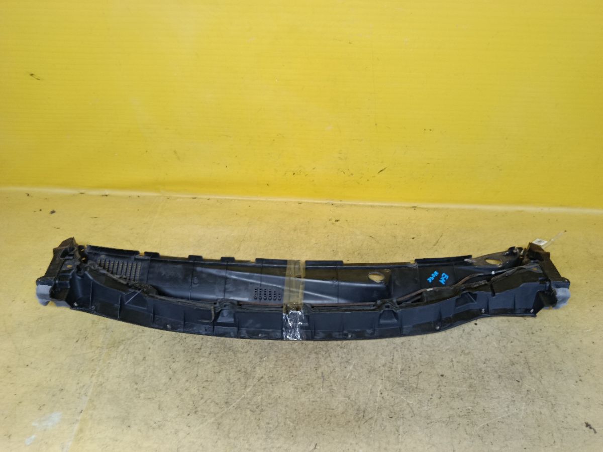 Решетка под лобовое стекло 66862-1U600 на Nissan Note E11 Фото 2