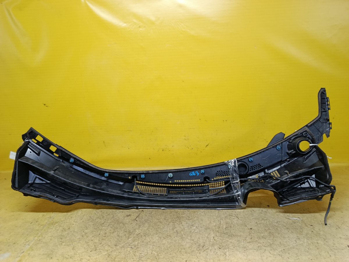 Решетка под лобовое стекло 74200-SYY-00-50 на Honda Freed GB3 Фото 2