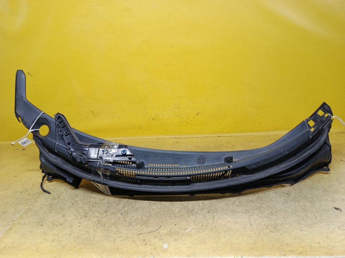 Решетка под лобовое стекло 74200-SYY-00-50 на Honda Freed GB3 Фото 1