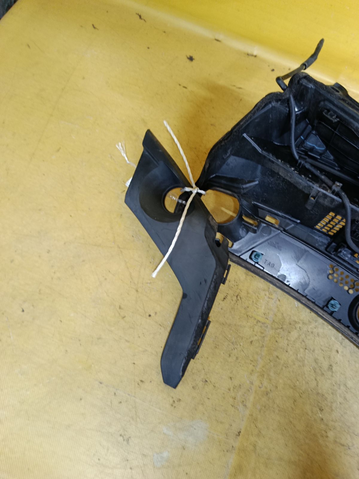 Решетка под лобовое стекло 74200-SYY-00-50 на Honda Freed GB3 Фото 2
