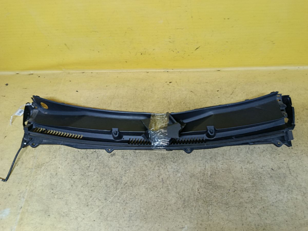 Решетка под лобовое стекло 72331-65P0 на Suzuki Hustler MR41S Фото 1