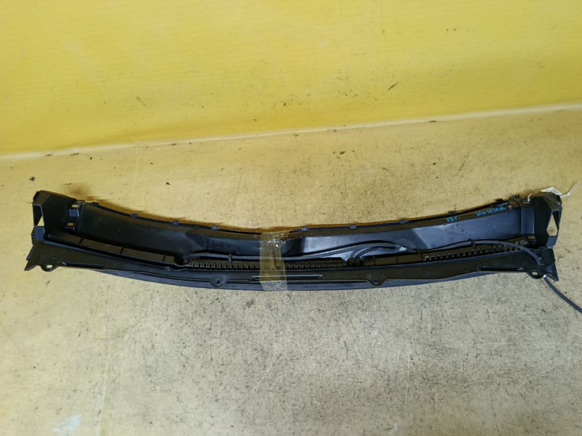 Решетка под лобовое стекло 72331-65P0 на Suzuki Hustler MR41S Фото 2