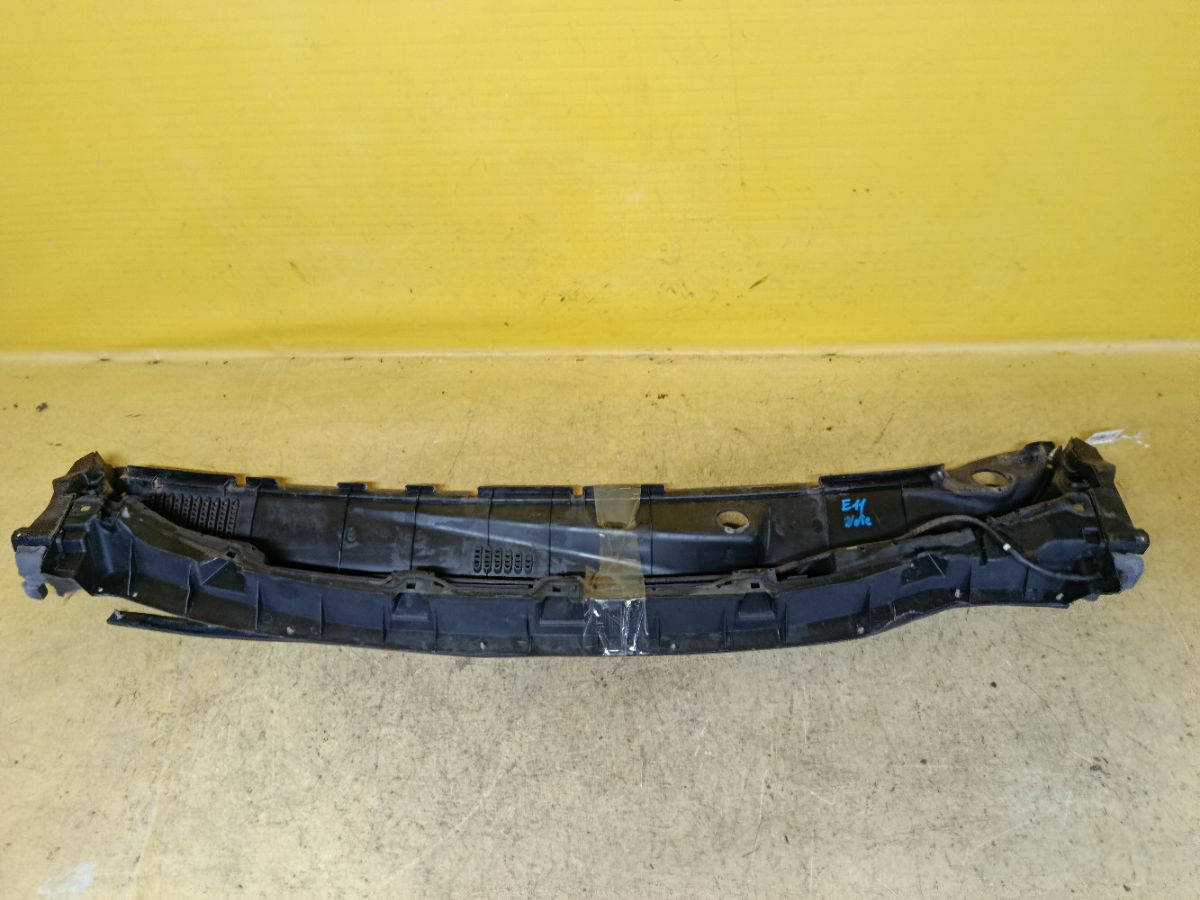 Решетка под лобовое стекло 66862-1U600 на Nissan Note E11 Фото 2