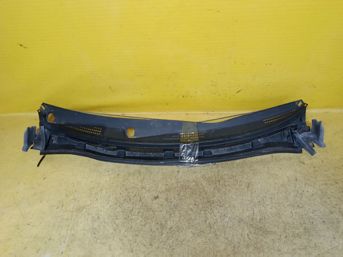 Решетка под лобовое стекло 66862-JJ00A на Nissan Wingroad Y12 Фото 1