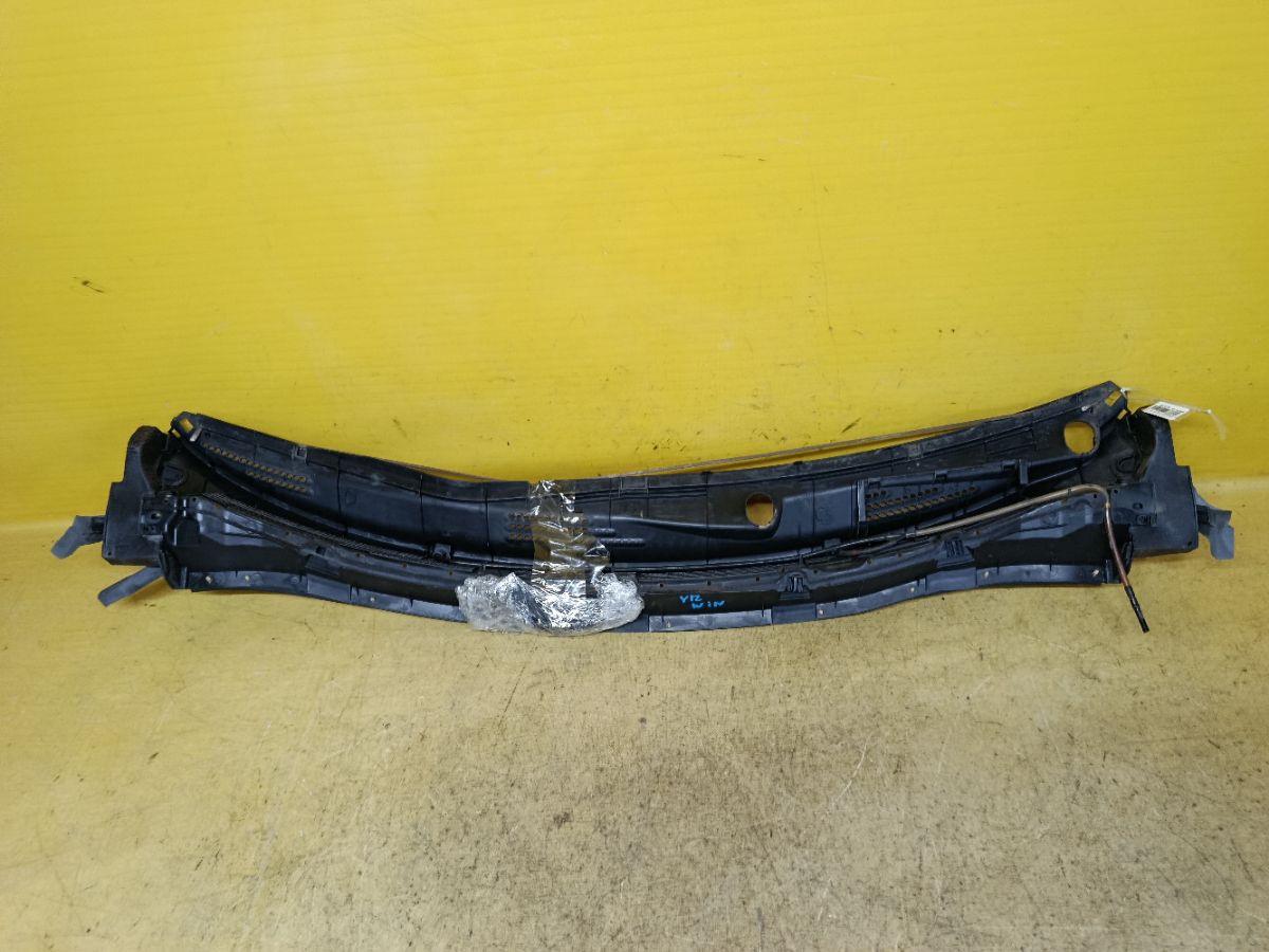 Решетка под лобовое стекло 66862-JJ00A на Nissan Wingroad Y12 Фото 2