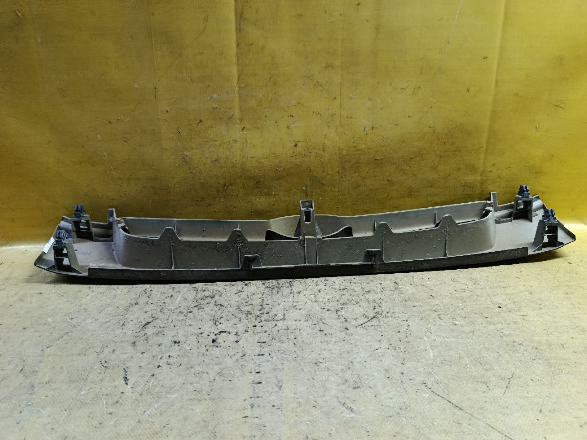 Решетка радиатора D202B0712 на Mazda Demio DW3W Фото 6