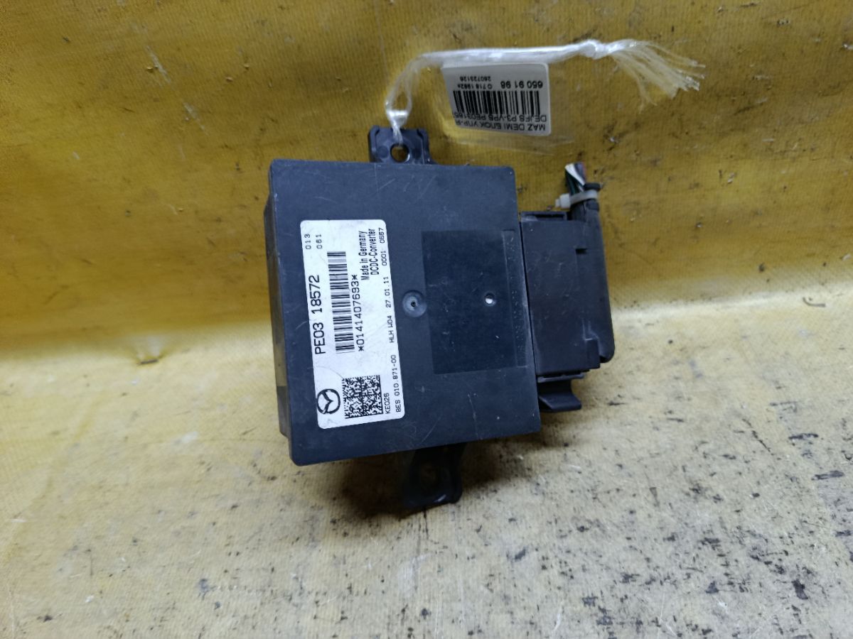 Блок упр-я PE0318572 на Mazda Demio DEJFS P3-VPS Фото 1