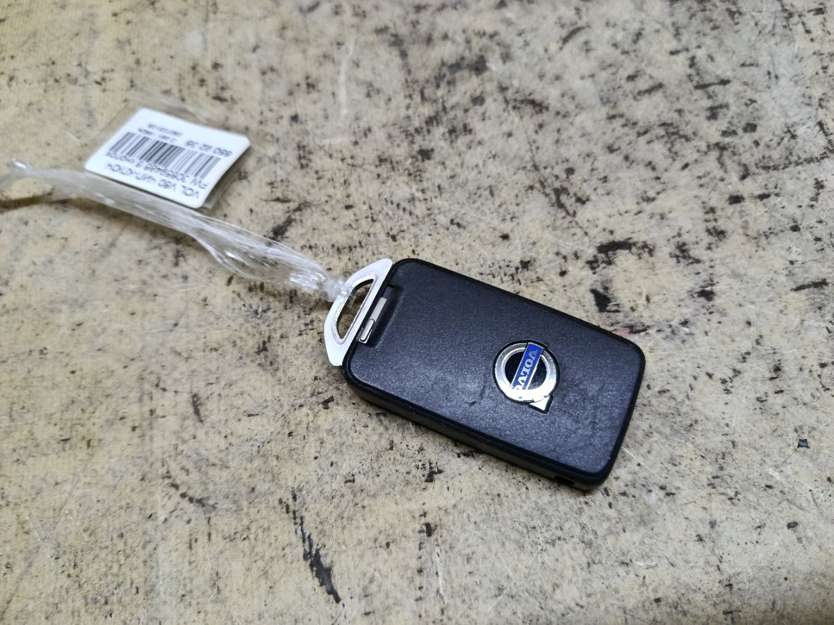Чип-ключ 30659485 на Volvo V60 FW Фото 1