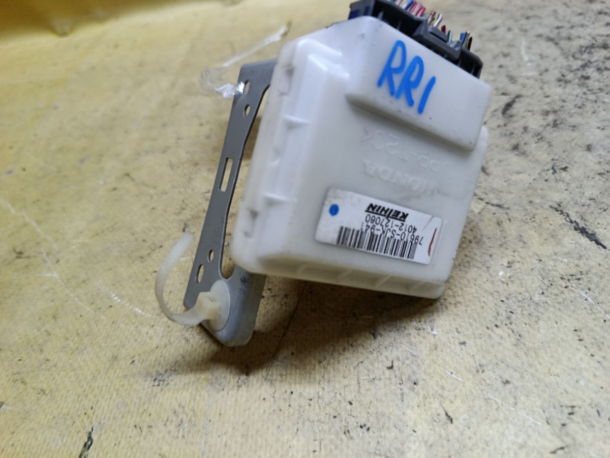 Регулятор скорости мотора отопителя 79610-SJK-941 на Honda Elysion RR1 K24A Фото 1