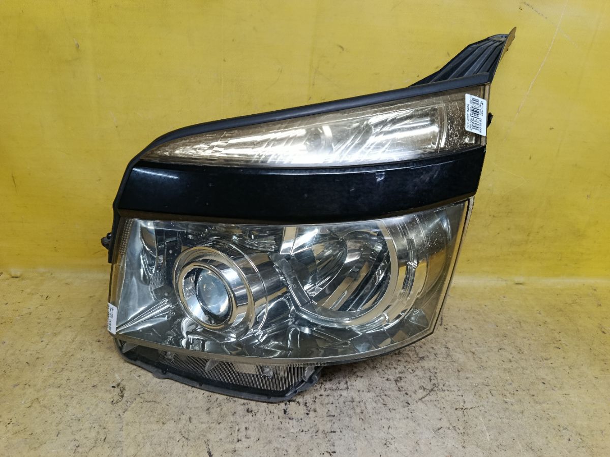 Фара 28-203 28-203 на Toyota Voxy ZRR70G Фото 1