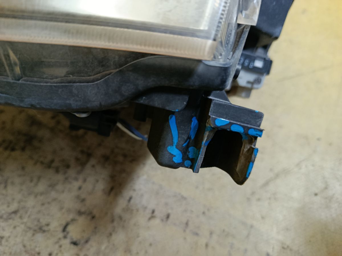 Фара 28-203 28-203 на Toyota Voxy ZRR70G Фото 4