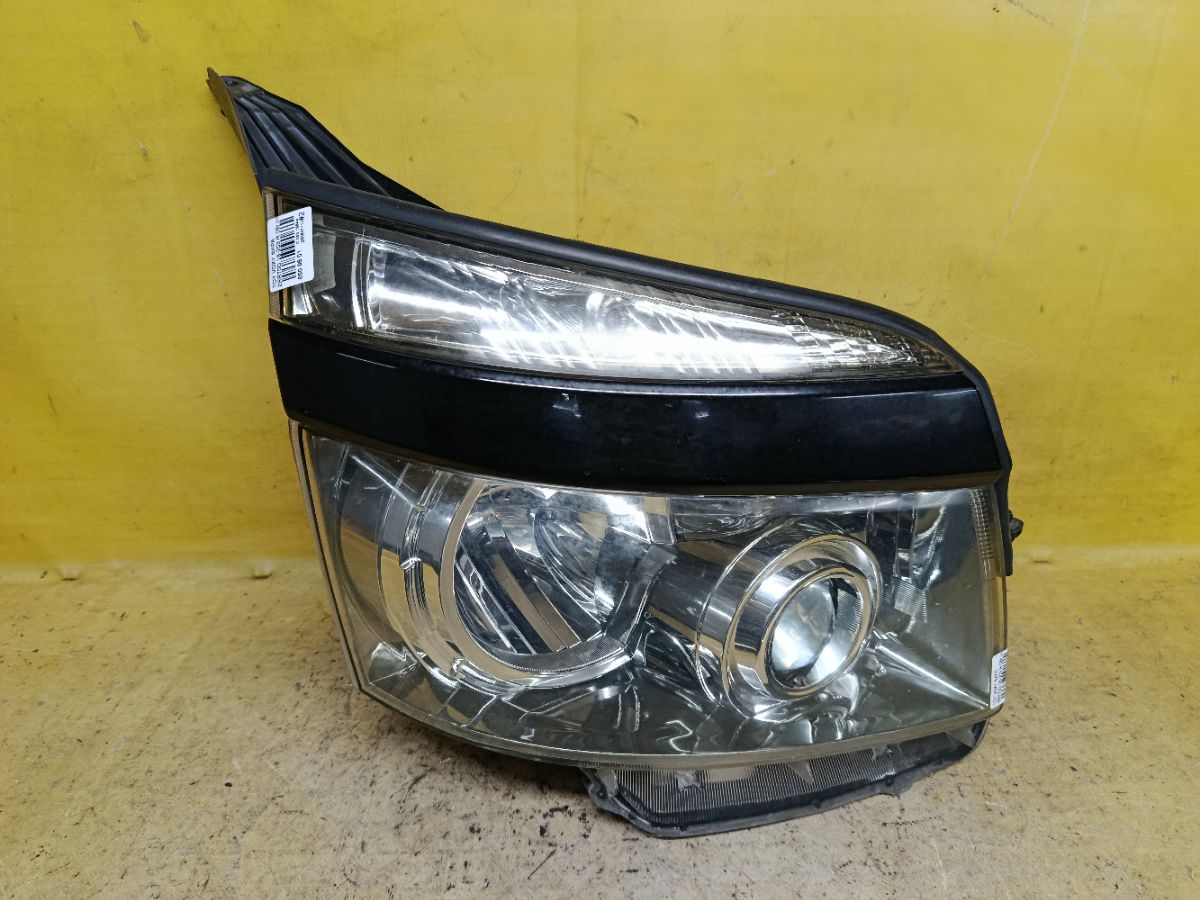 Фара 28-203 28-203 на Toyota Voxy ZRR70G Фото 1