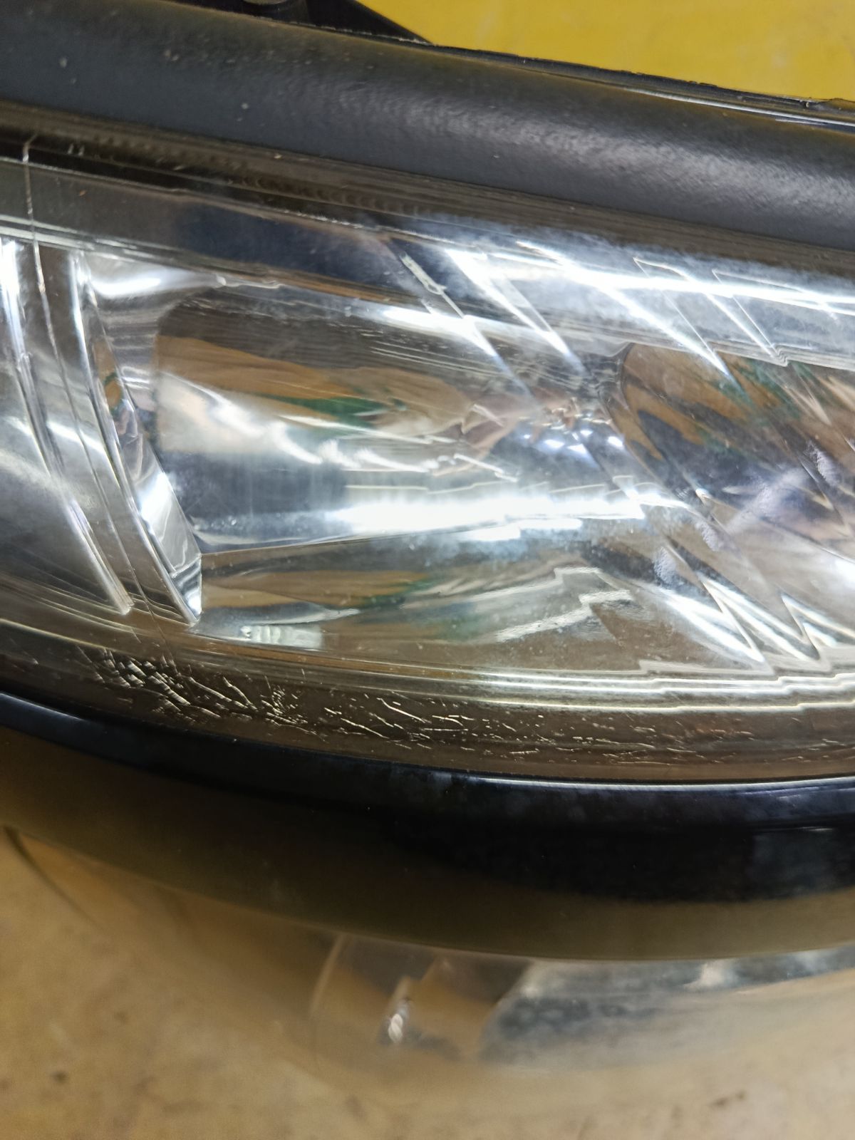 Фара 28-203 28-203 на Toyota Voxy ZRR70G Фото 2