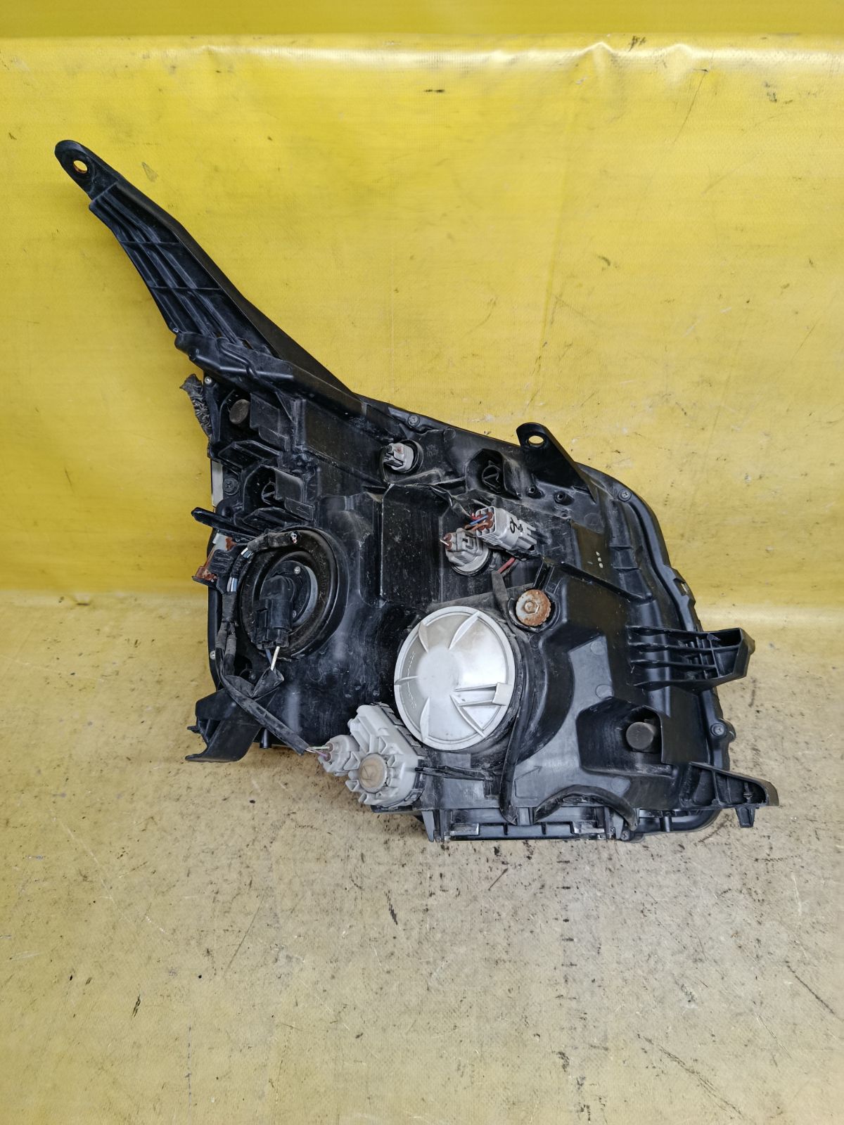 Фара 28-203 28-203 на Toyota Voxy ZRR70G Фото 2