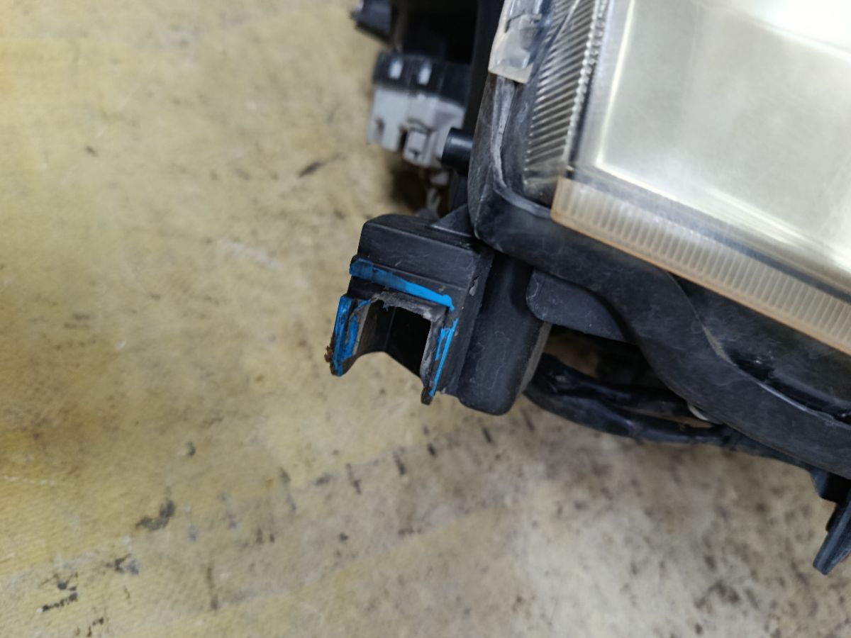 Фара 28-203 28-203 на Toyota Voxy ZRR70G Фото 3