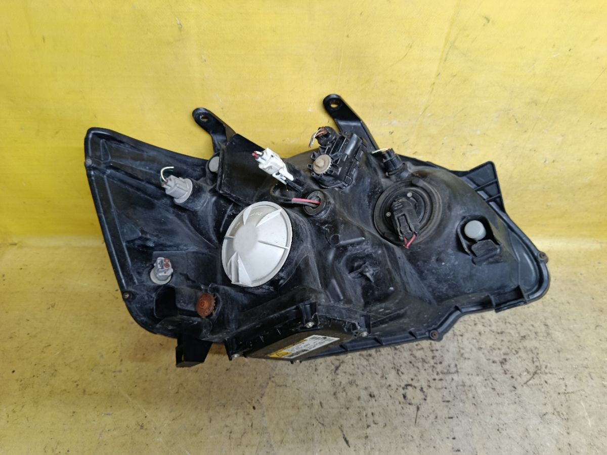 Фара 28-181 28-181 на Toyota Noah AZR60G Фото 2