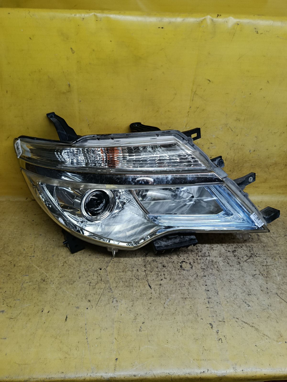 Фара 100-23683 100-23683 на Nissan Serena HFC26 Фото 1