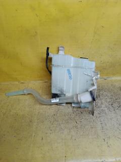 Бачок омывателя на Toyota Noah ZRR70G 060851-073