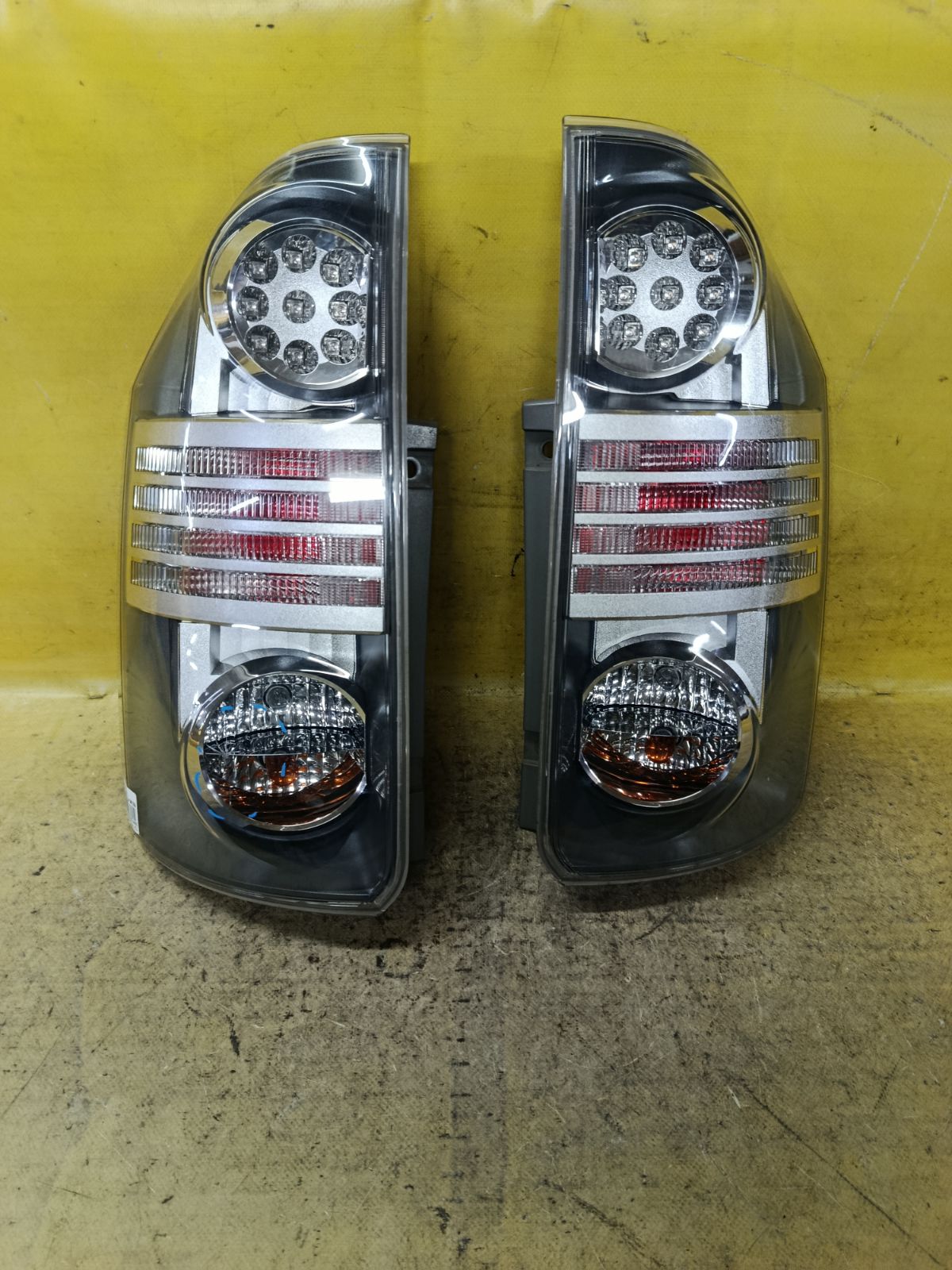 Стоп 28-199 28-199 на Toyota Voxy ZRR70G Фото 2