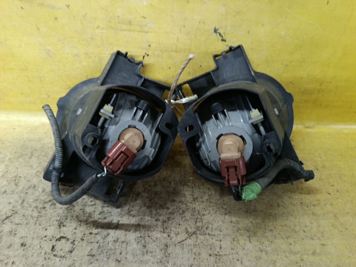 Туманка бамперная 42-34 42-34 на Toyota Voxy AZR60G Фото 2