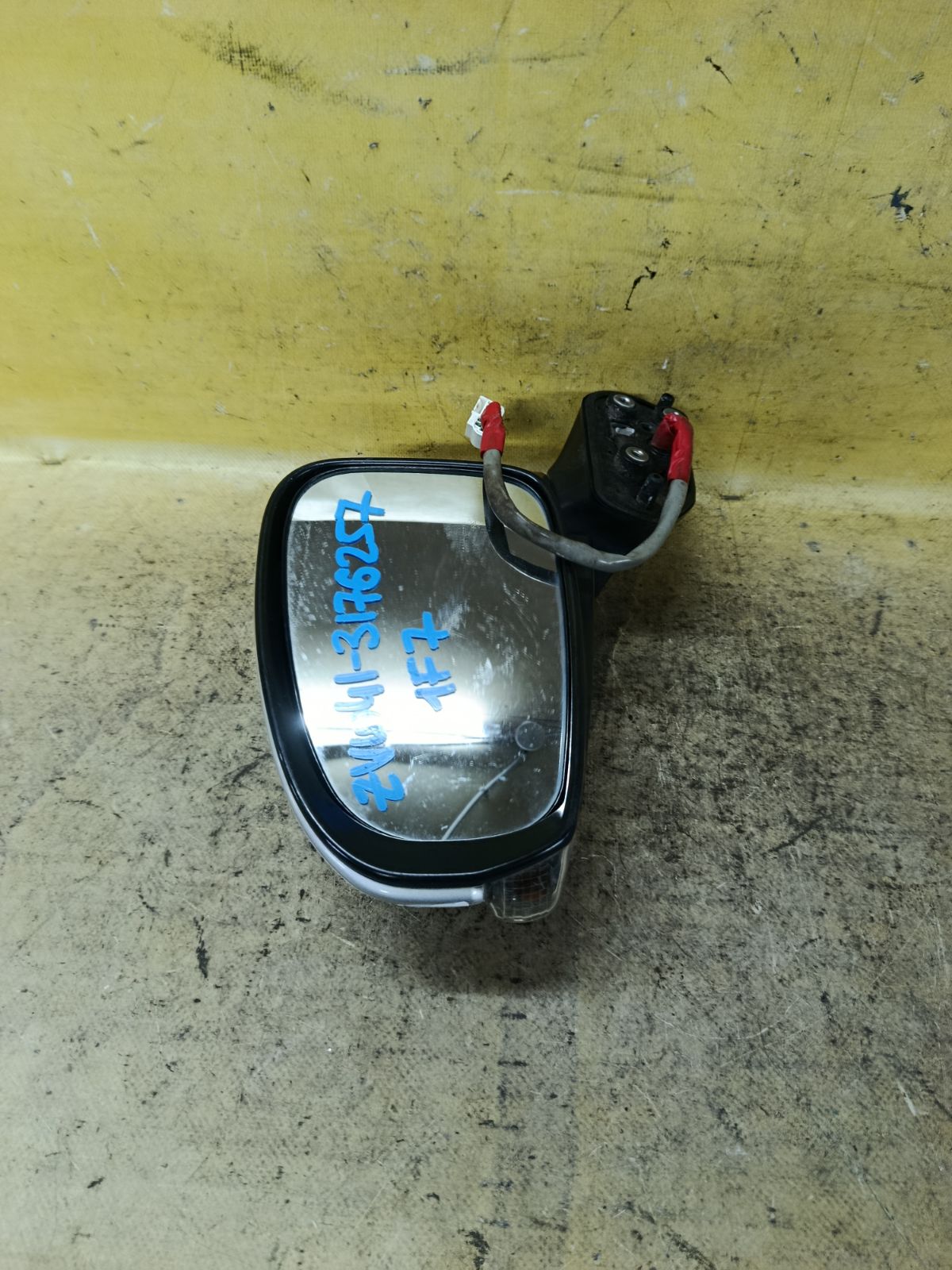 Зеркало двери боковой на Toyota Prius Alpha ZVW41W Фото 4
