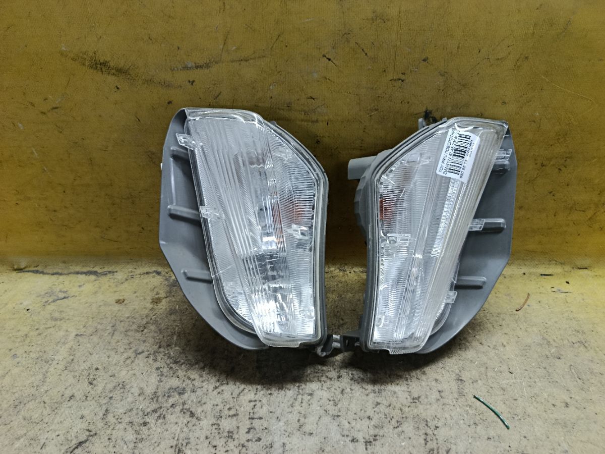 Поворотник бамперный 47-45 47-45 на Toyota Prius Alpha ZVW41W Фото 1
