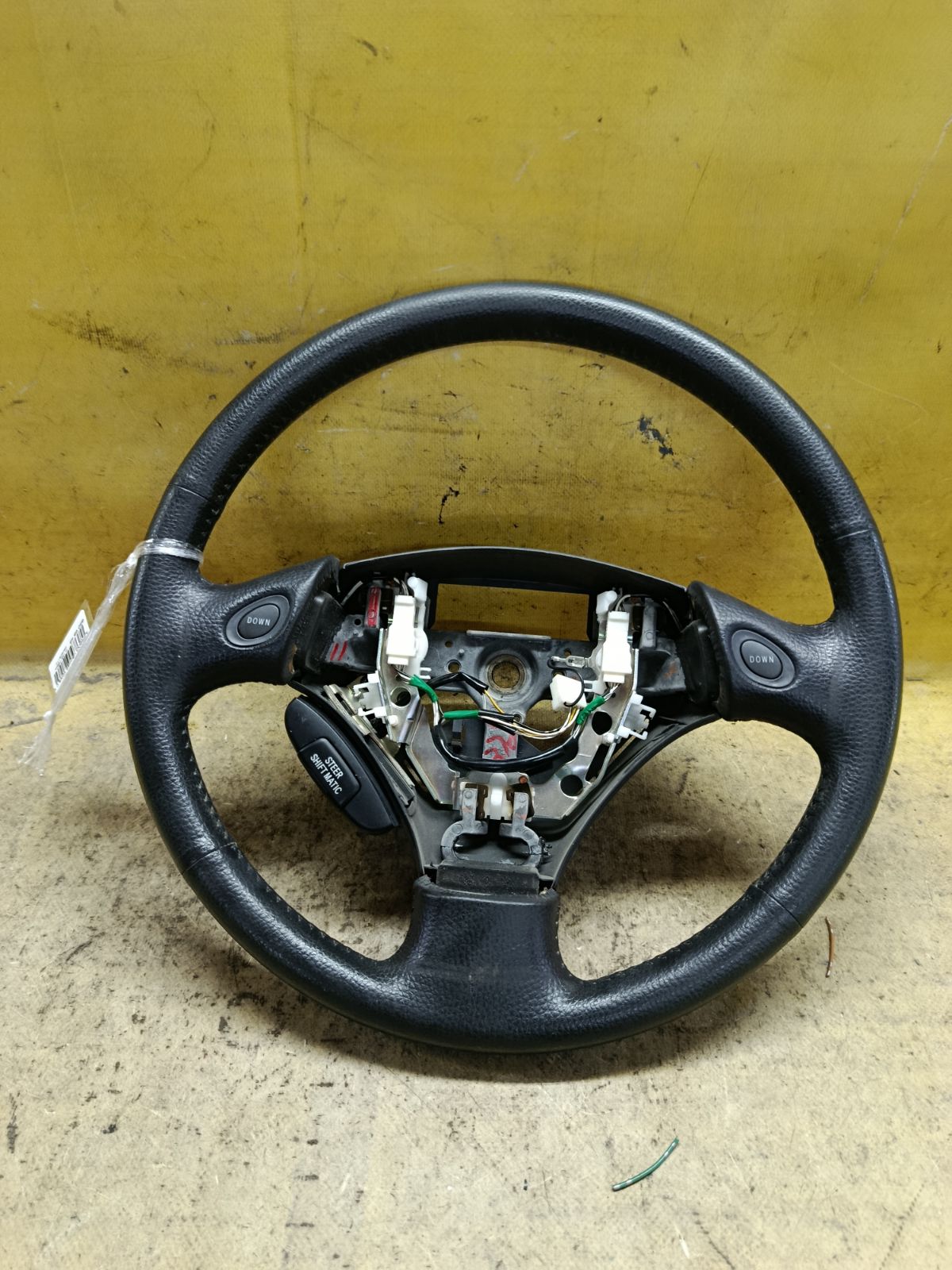 Руль на Toyota Noah AZR60G Фото 1