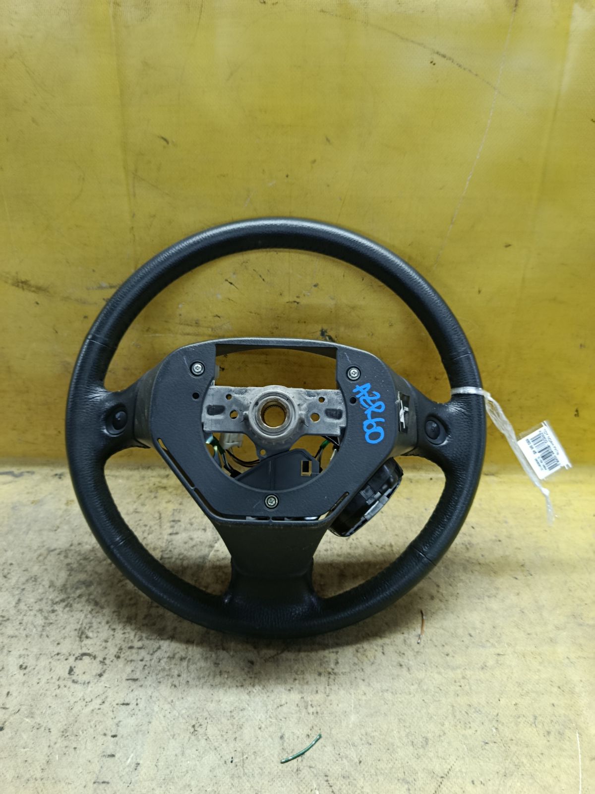Руль на Toyota Noah AZR60G Фото 2